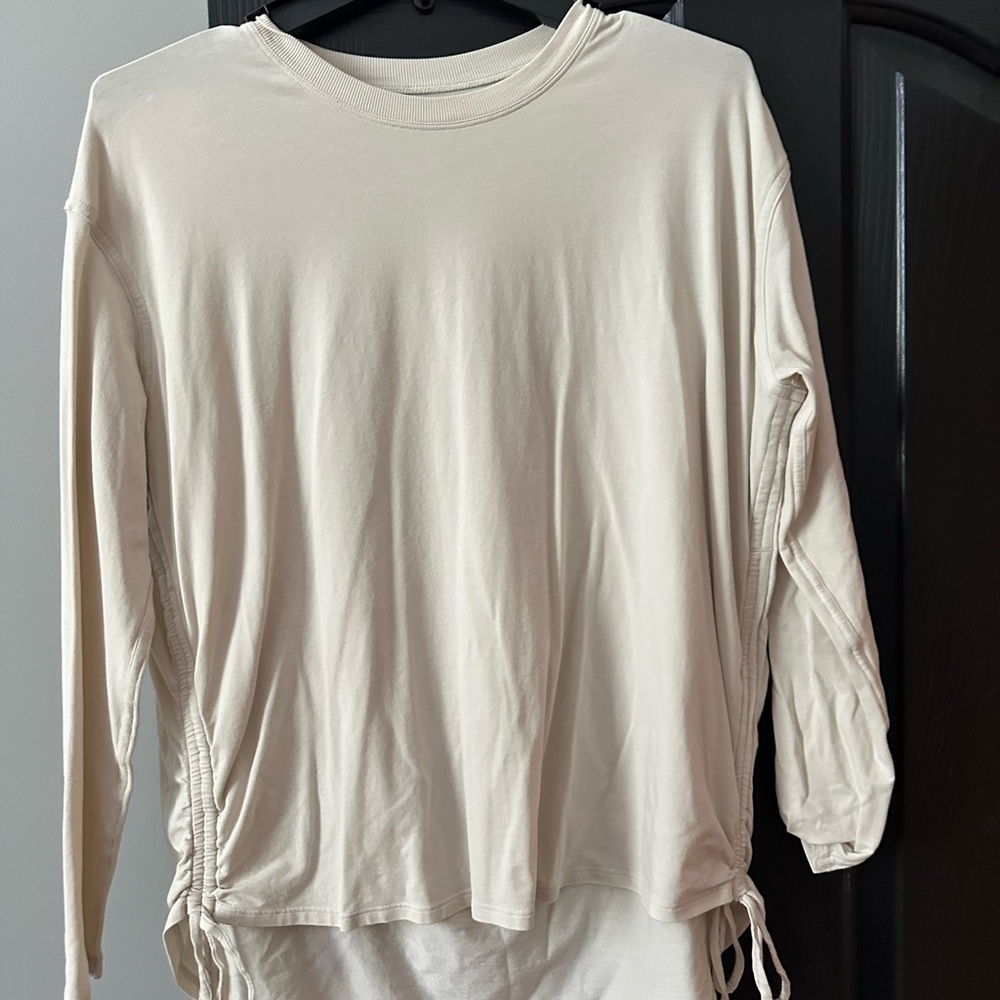 Lululemon Women's Cream Long Sleeve Top